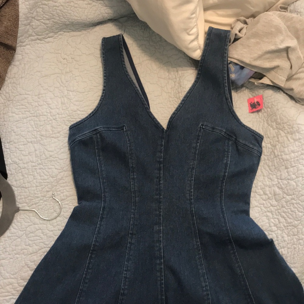 Super cute denim dress that I wish fit me!